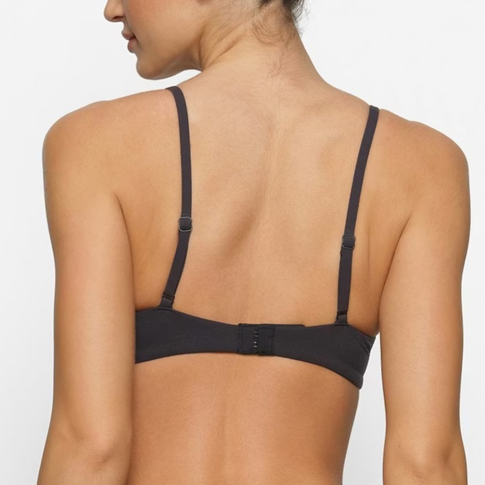 SKIMS Black Lace Trim Bra - Picture 3 of 3